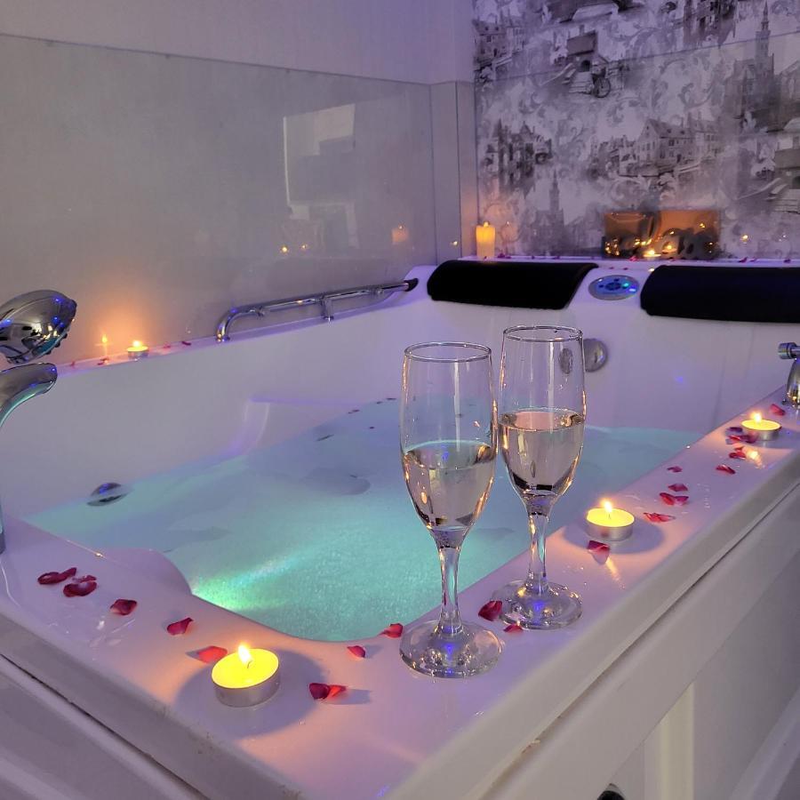 Vip Apartment For Lovers In Chişinău Esterno foto