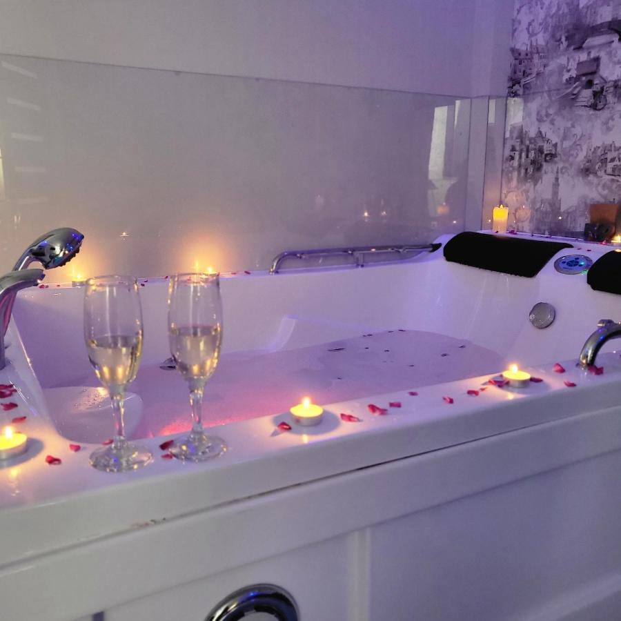 Vip Apartment For Lovers In Chişinău Esterno foto
